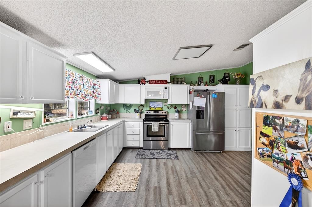 待售: $425,000 (4 贝兹, 3 浴室, 2356 平方英尺)