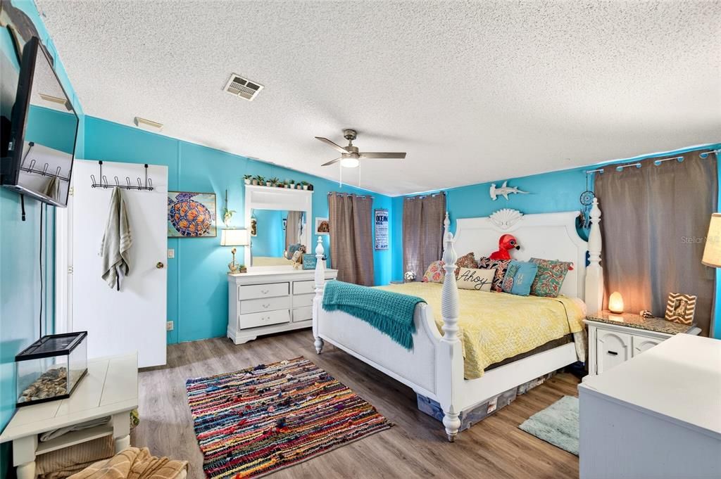 待售: $425,000 (4 贝兹, 3 浴室, 2356 平方英尺)