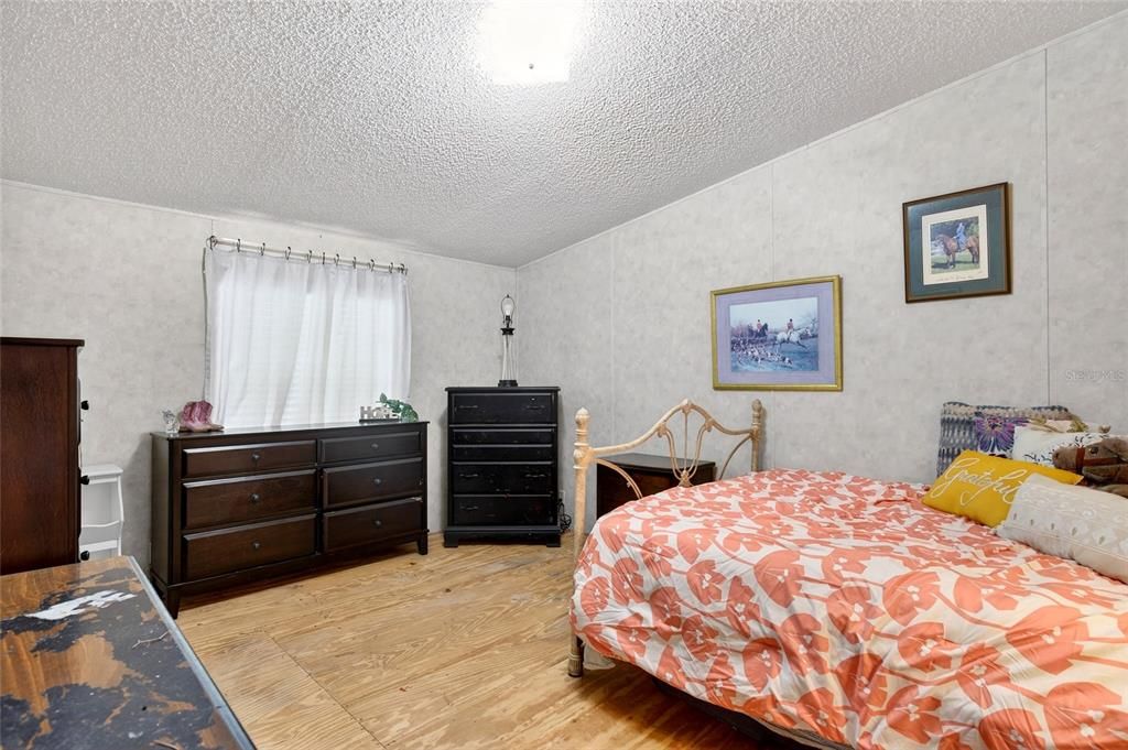 待售: $425,000 (4 贝兹, 3 浴室, 2356 平方英尺)