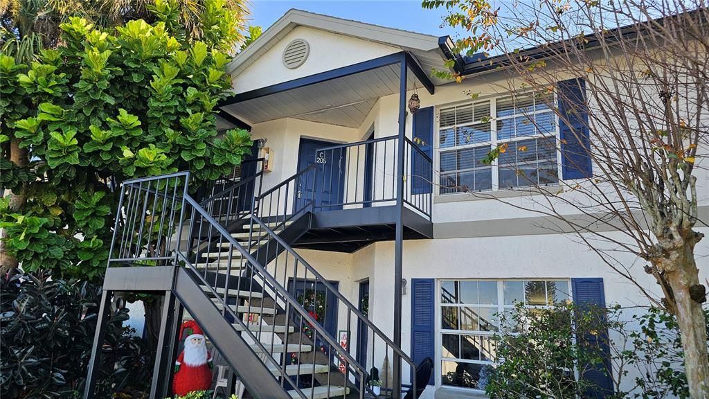 For Sale: $164,900 (2 beds, 2 baths, 840 Square Feet)