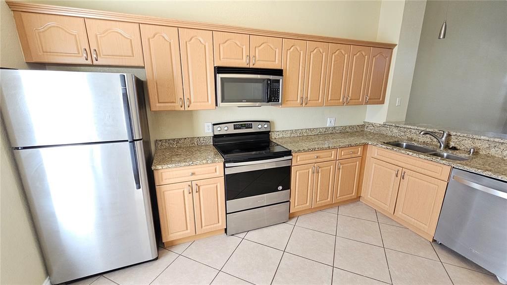 For Sale: $164,900 (2 beds, 2 baths, 840 Square Feet)