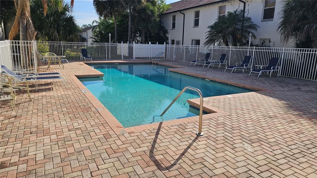 For Sale: $164,900 (2 beds, 2 baths, 840 Square Feet)