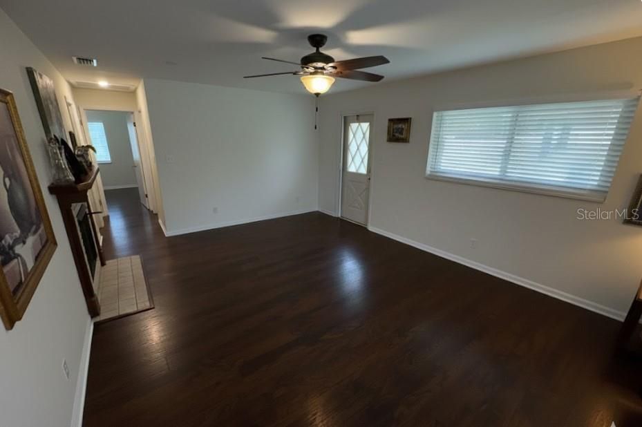 For Rent: $1,500 (3 beds, 1 baths, 1104 Square Feet)