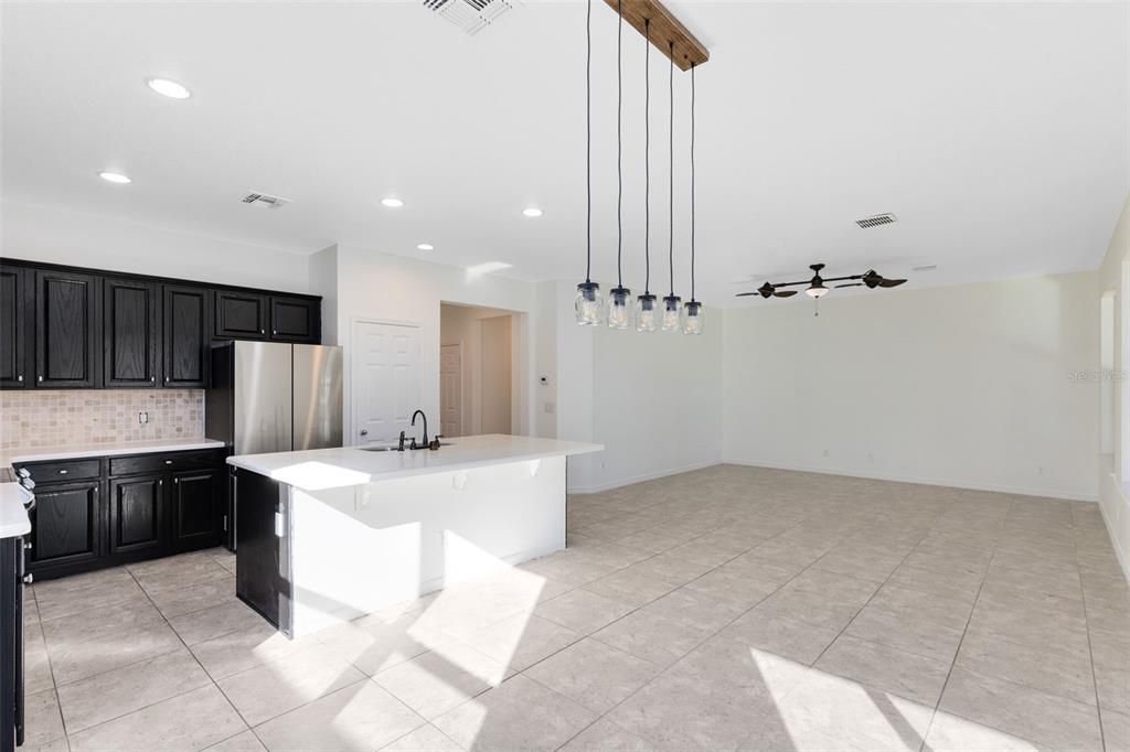 待售: $600,000 (7 贝兹, 6 浴室, 3584 平方英尺)