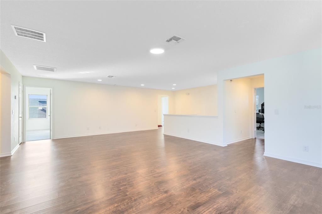 待售: $600,000 (7 贝兹, 6 浴室, 3584 平方英尺)