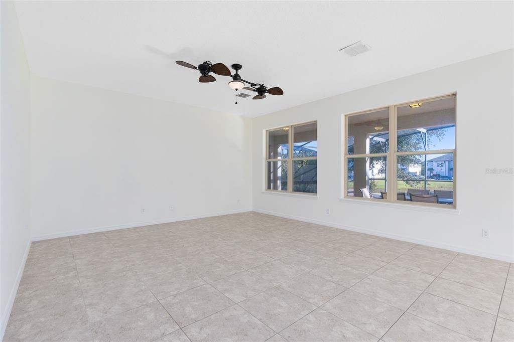 待售: $600,000 (7 贝兹, 6 浴室, 3584 平方英尺)