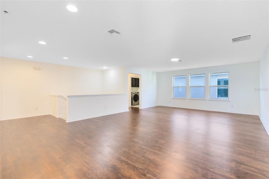 待售: $600,000 (7 贝兹, 6 浴室, 3584 平方英尺)