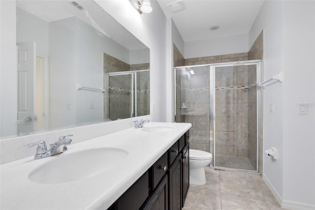 待售: $600,000 (7 贝兹, 6 浴室, 3584 平方英尺)