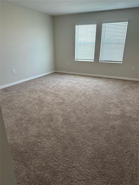 En Renta: $2,500 (5 camas, 3 baños, 2640 Pies cuadrados)