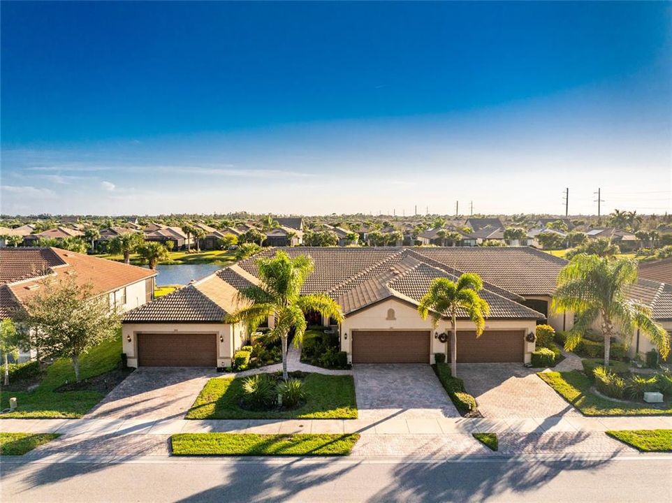 На продажу: $440,000 (2 спален, 2 ванн, 1608 Квадратных фут)