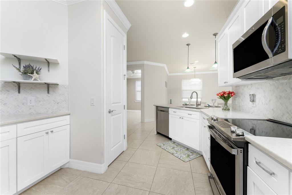 На продажу: $440,000 (2 спален, 2 ванн, 1608 Квадратных фут)