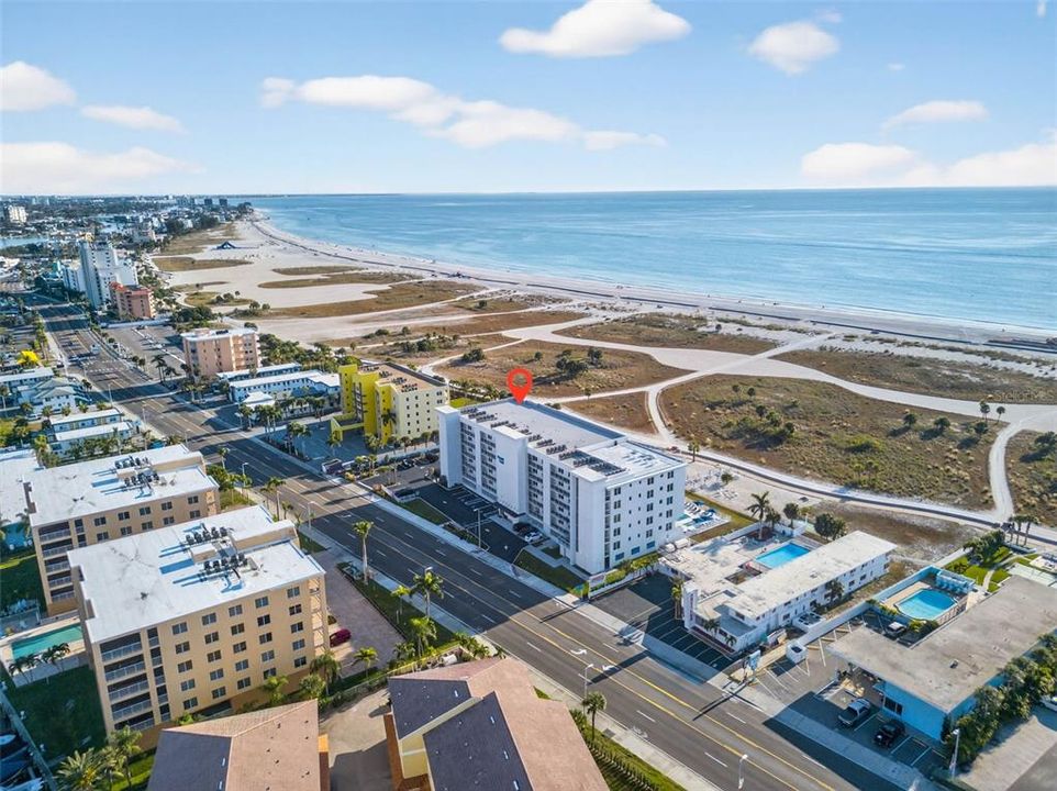 На продажу: $1,049,000 (2 спален, 2 ванн, 905 Квадратных фут)