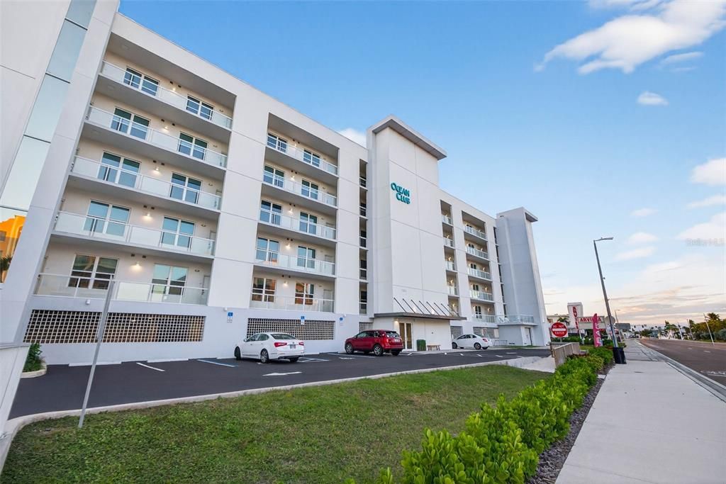 На продажу: $1,049,000 (2 спален, 2 ванн, 905 Квадратных фут)