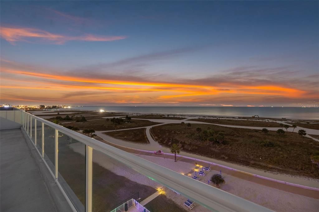 На продажу: $1,049,000 (2 спален, 2 ванн, 905 Квадратных фут)