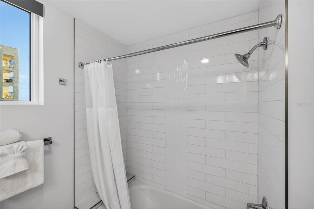 На продажу: $1,049,000 (2 спален, 2 ванн, 905 Квадратных фут)