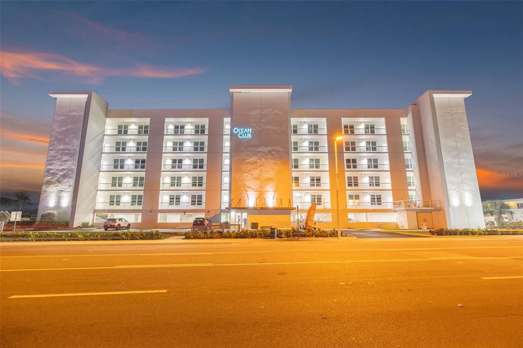 На продажу: $1,049,000 (2 спален, 2 ванн, 905 Квадратных фут)