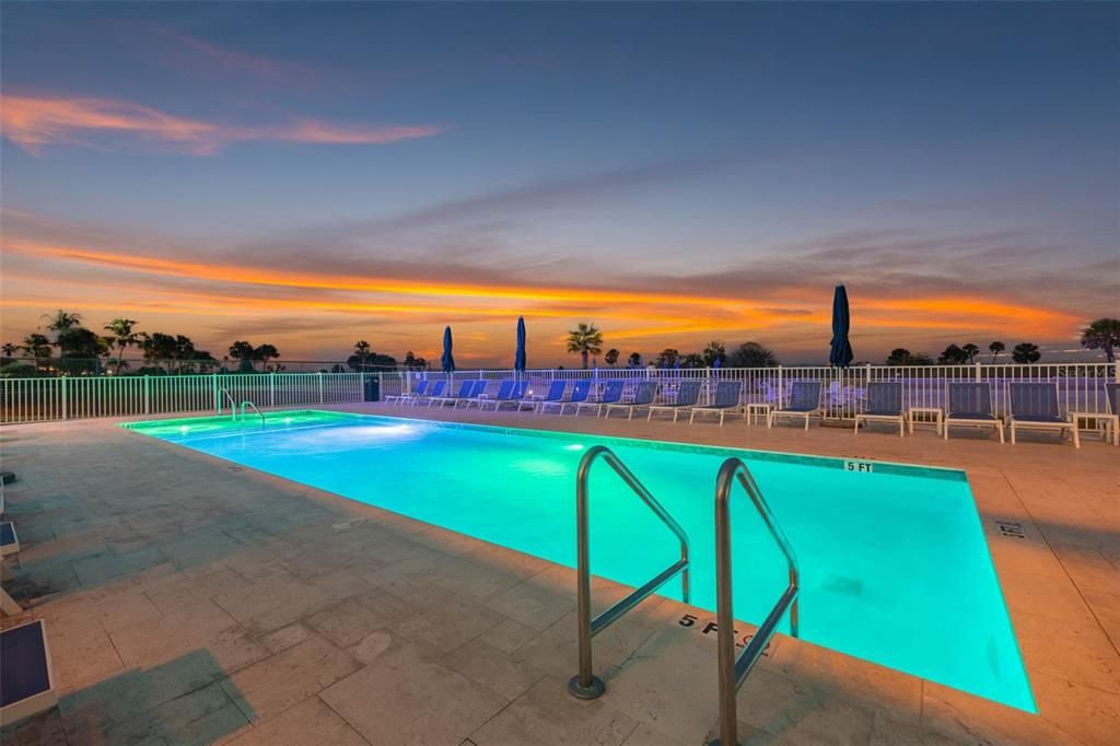 На продажу: $1,049,000 (2 спален, 2 ванн, 905 Квадратных фут)