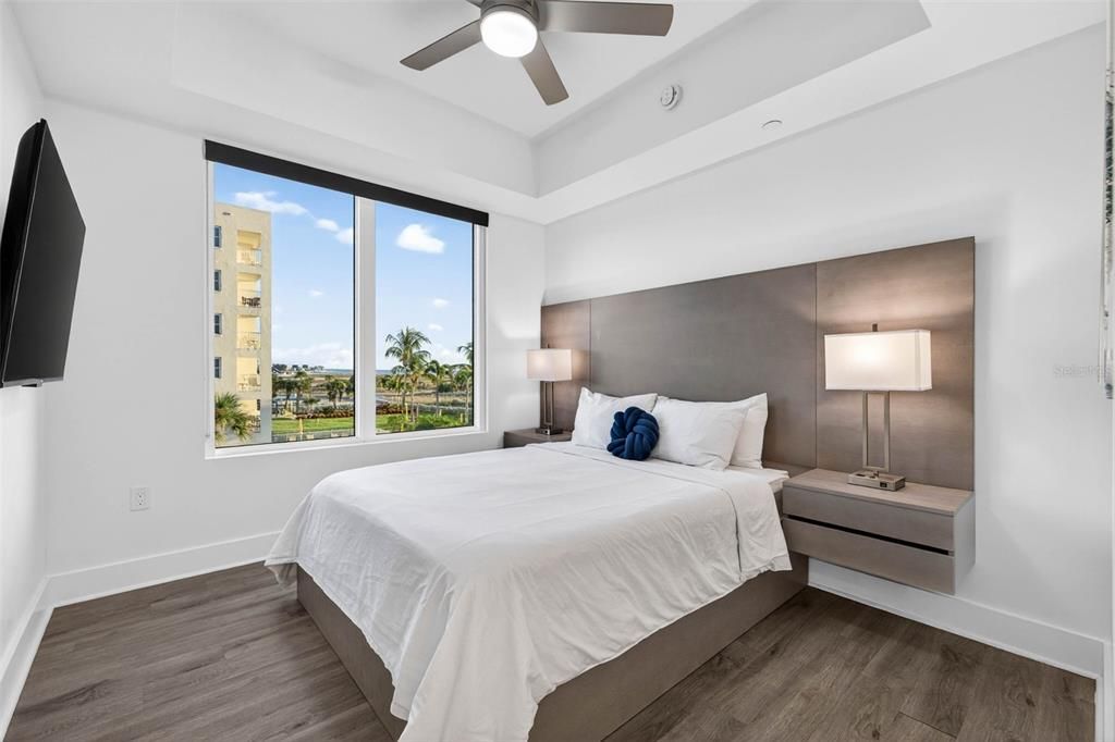 На продажу: $1,049,000 (2 спален, 2 ванн, 905 Квадратных фут)