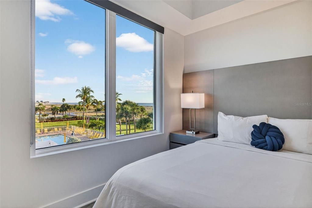 На продажу: $1,049,000 (2 спален, 2 ванн, 905 Квадратных фут)