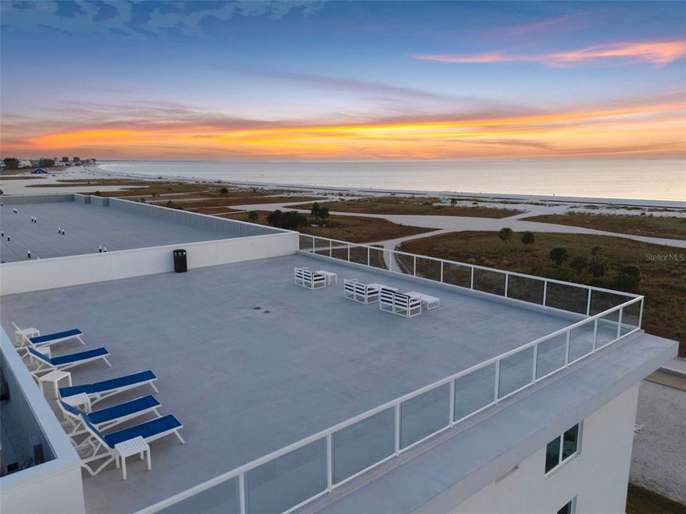 На продажу: $1,049,000 (2 спален, 2 ванн, 905 Квадратных фут)