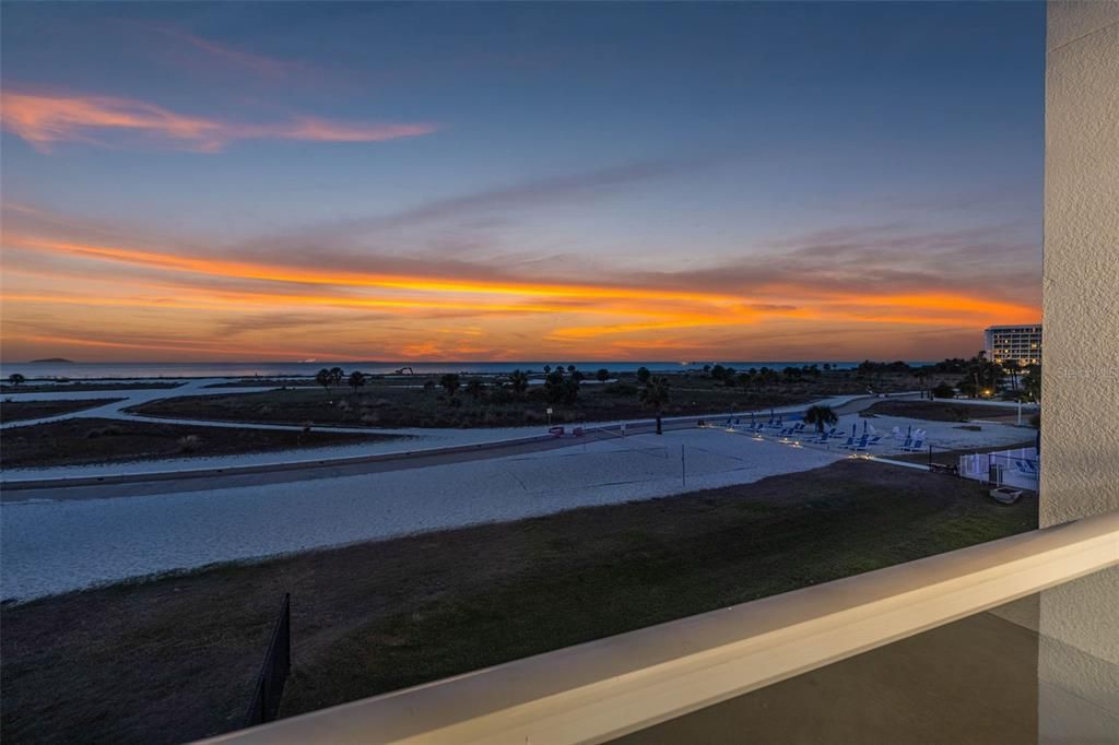 На продажу: $1,049,000 (2 спален, 2 ванн, 905 Квадратных фут)