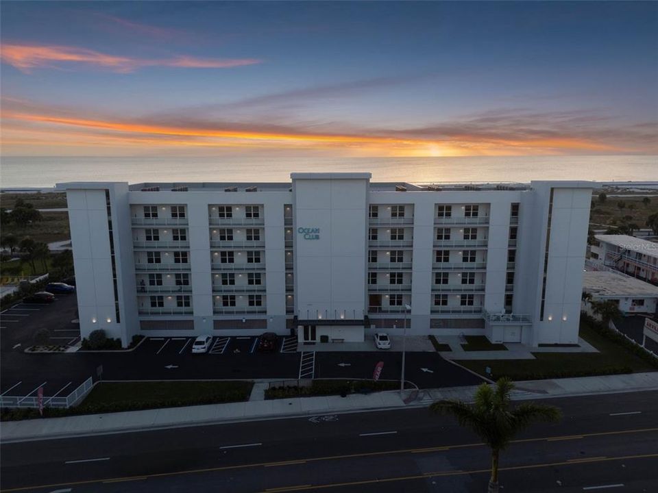 На продажу: $1,049,000 (2 спален, 2 ванн, 905 Квадратных фут)