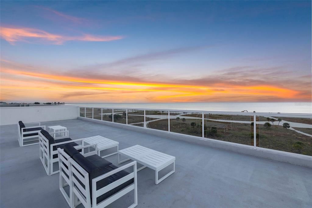 На продажу: $1,049,000 (2 спален, 2 ванн, 905 Квадратных фут)