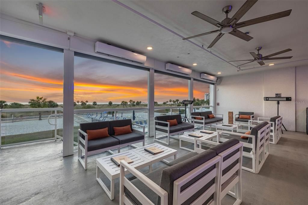 На продажу: $1,049,000 (2 спален, 2 ванн, 905 Квадратных фут)