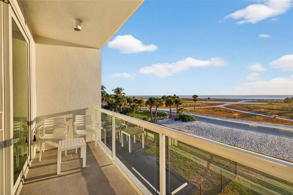 На продажу: $1,049,000 (2 спален, 2 ванн, 905 Квадратных фут)