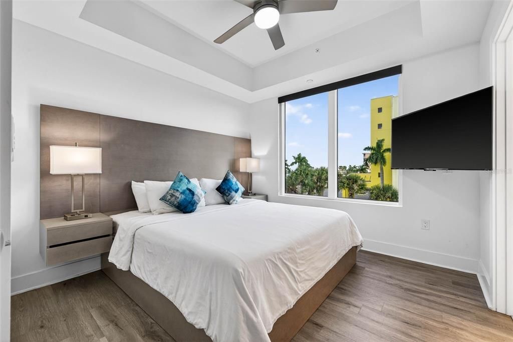 На продажу: $1,049,000 (2 спален, 2 ванн, 905 Квадратных фут)