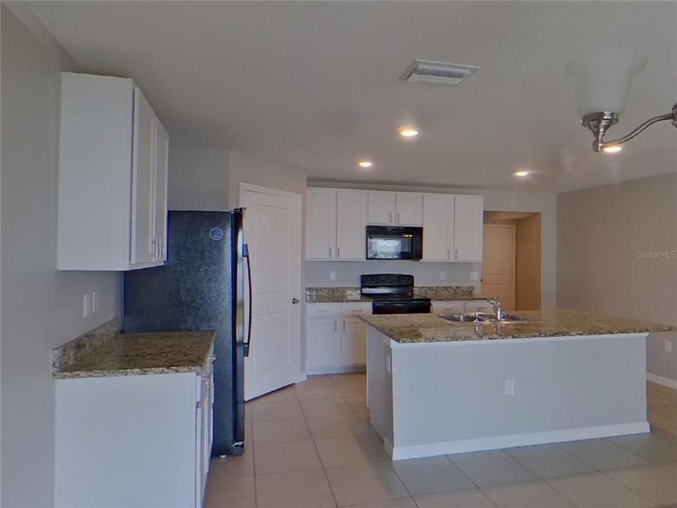 出租: $2,129 (4 贝兹, 2 浴室, 1846 平方英尺)