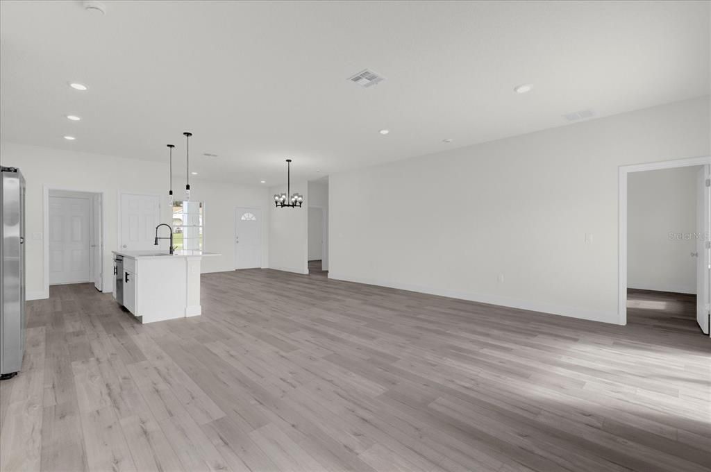 For Rent: $1,899 (4 beds, 2 baths, 1765 Square Feet)