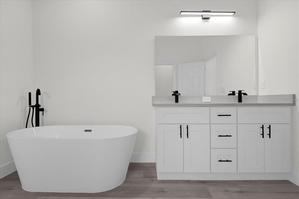 For Rent: $1,899 (4 beds, 2 baths, 1765 Square Feet)