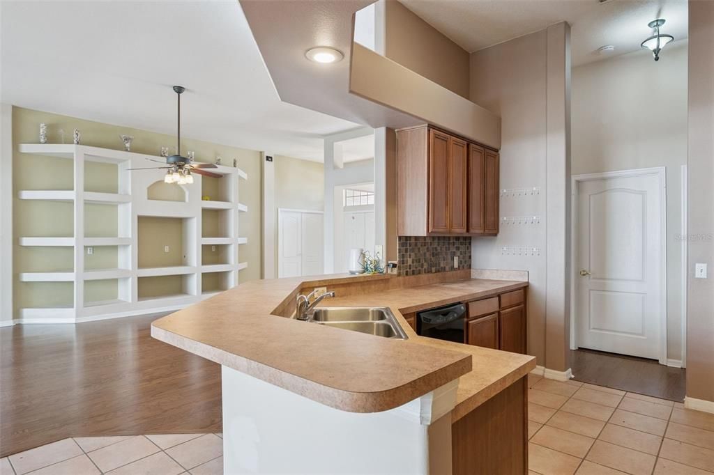 На продажу: $490,000 (4 спален, 3 ванн, 2298 Квадратных фут)