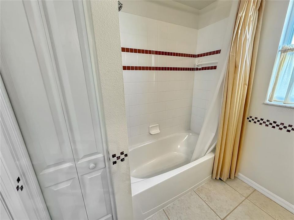 На продажу: $600,000 (4 спален, 2 ванн, 2133 Квадратных фут)