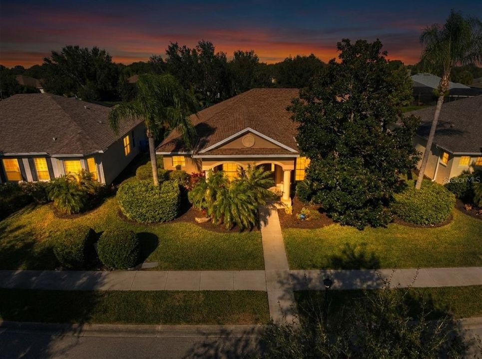 На продажу: $600,000 (4 спален, 2 ванн, 2133 Квадратных фут)