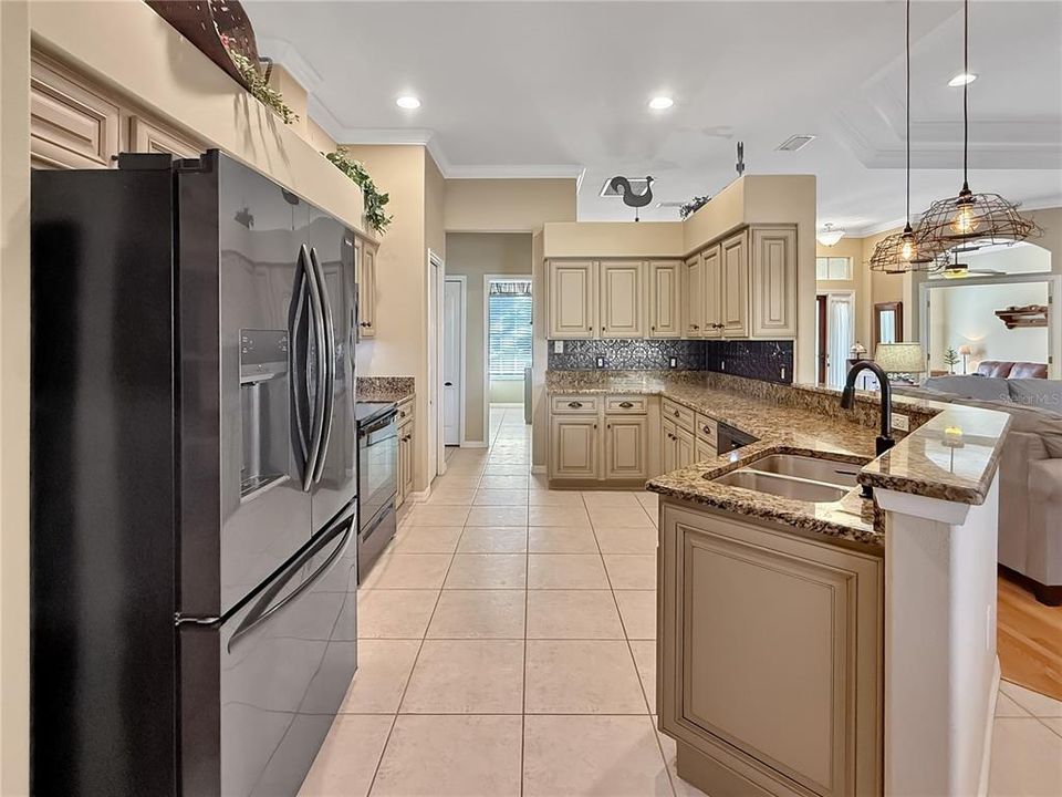 На продажу: $600,000 (4 спален, 2 ванн, 2133 Квадратных фут)