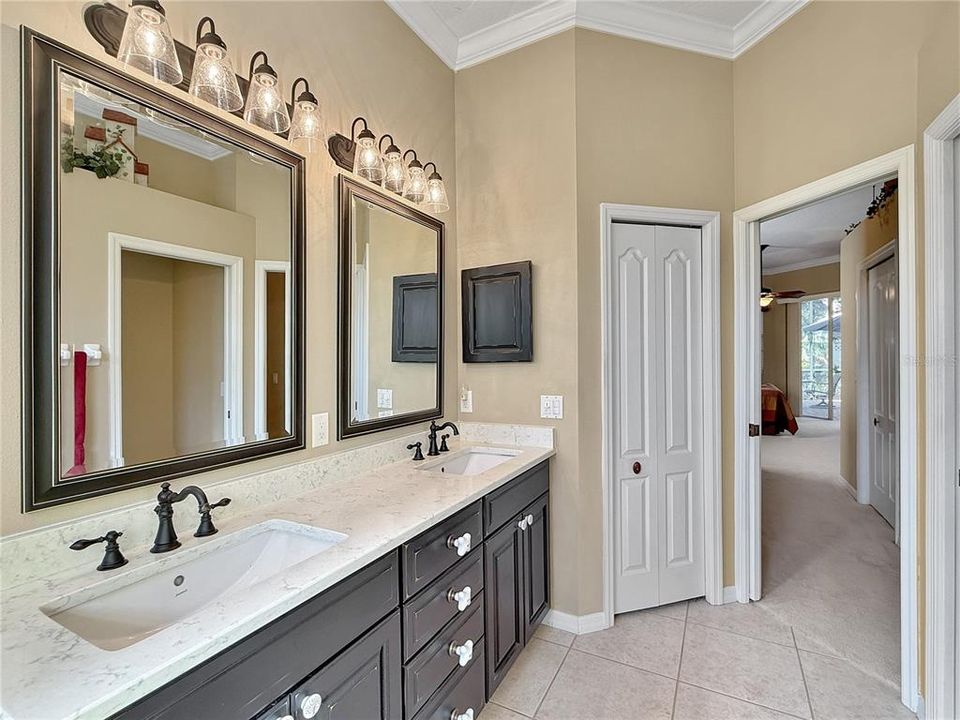 На продажу: $600,000 (4 спален, 2 ванн, 2133 Квадратных фут)