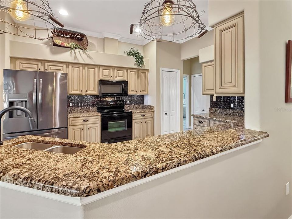 На продажу: $600,000 (4 спален, 2 ванн, 2133 Квадратных фут)