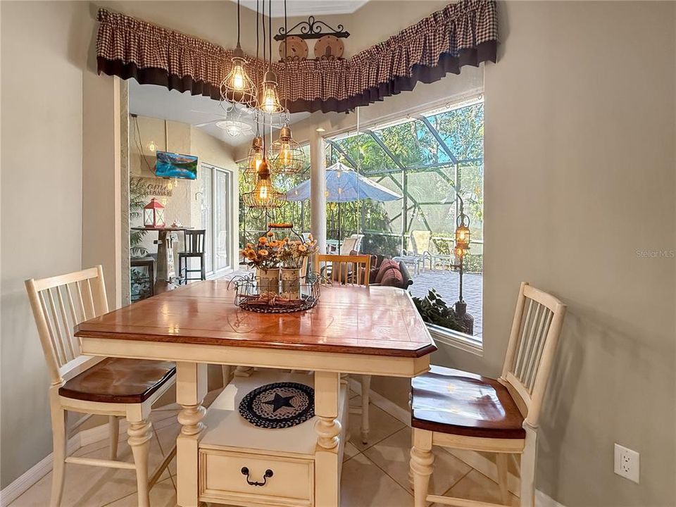 На продажу: $600,000 (4 спален, 2 ванн, 2133 Квадратных фут)