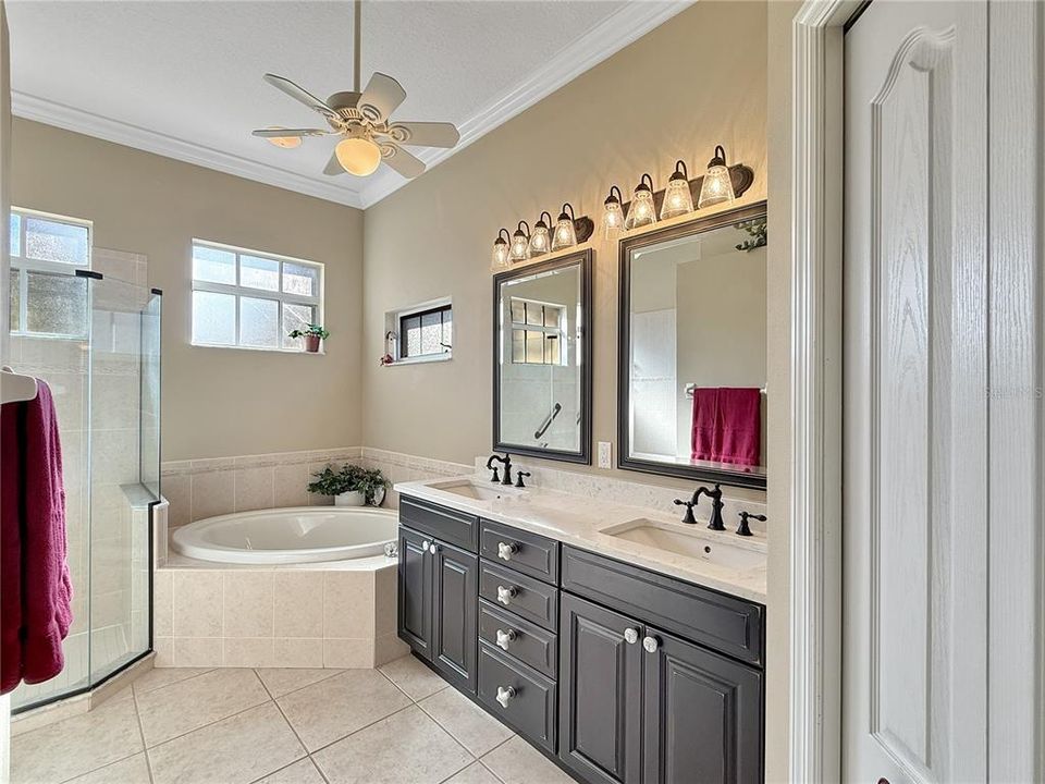 На продажу: $600,000 (4 спален, 2 ванн, 2133 Квадратных фут)