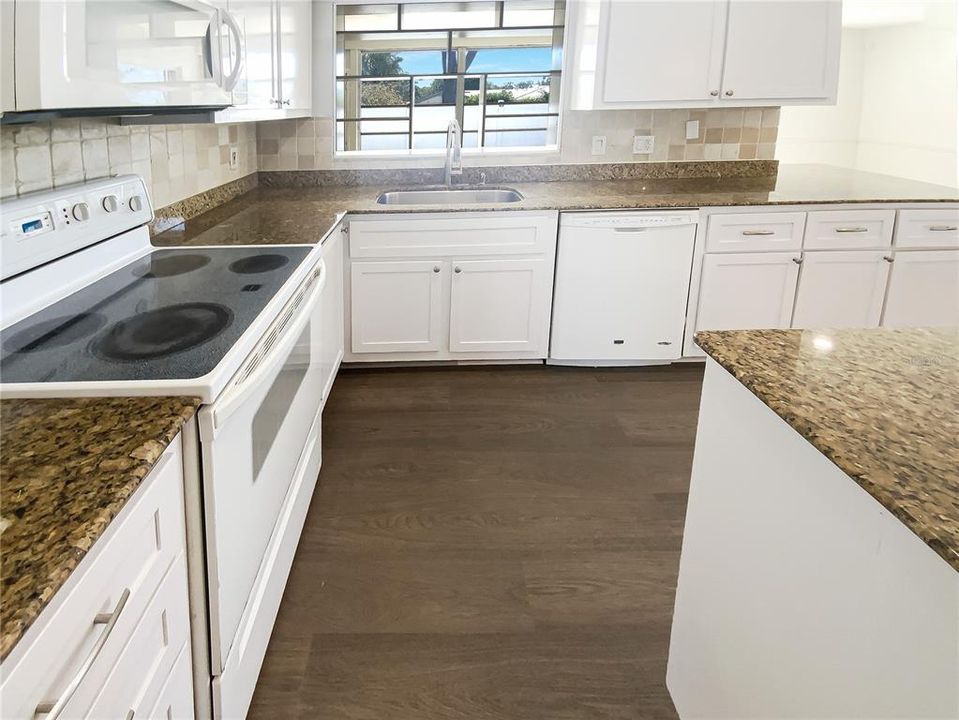 待售: $445,000 (3 贝兹, 2 浴室, 1557 平方英尺)