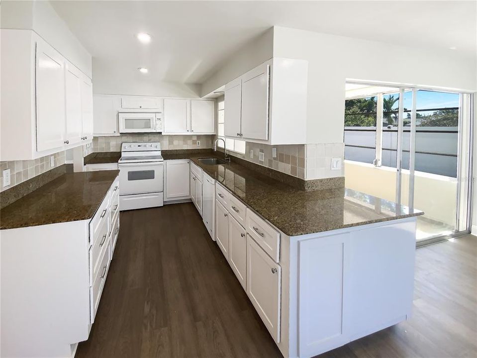 待售: $445,000 (3 贝兹, 2 浴室, 1557 平方英尺)