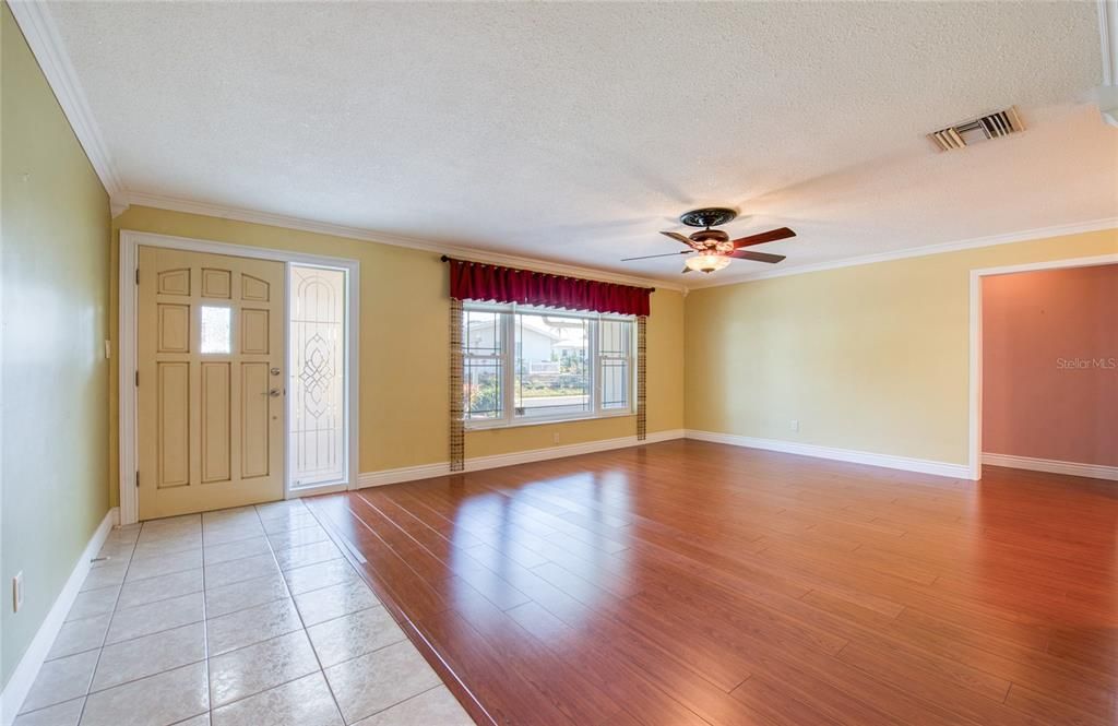 En Venta: $419,000 (2 camas, 2 baños, 1587 Pies cuadrados)