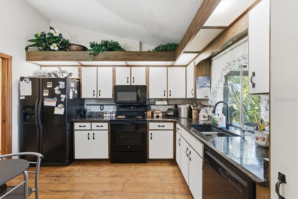 En Venta: $405,000 (2 camas, 2 baños, 1426 Pies cuadrados)