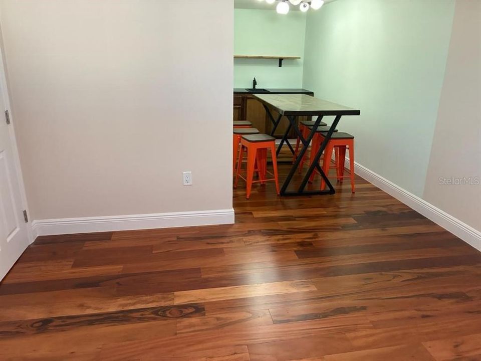 待售: $569,900 (2 贝兹, 2 浴室, 1657 平方英尺)