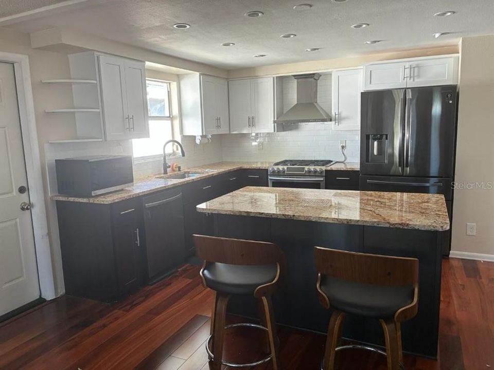 待售: $569,900 (2 贝兹, 2 浴室, 1657 平方英尺)