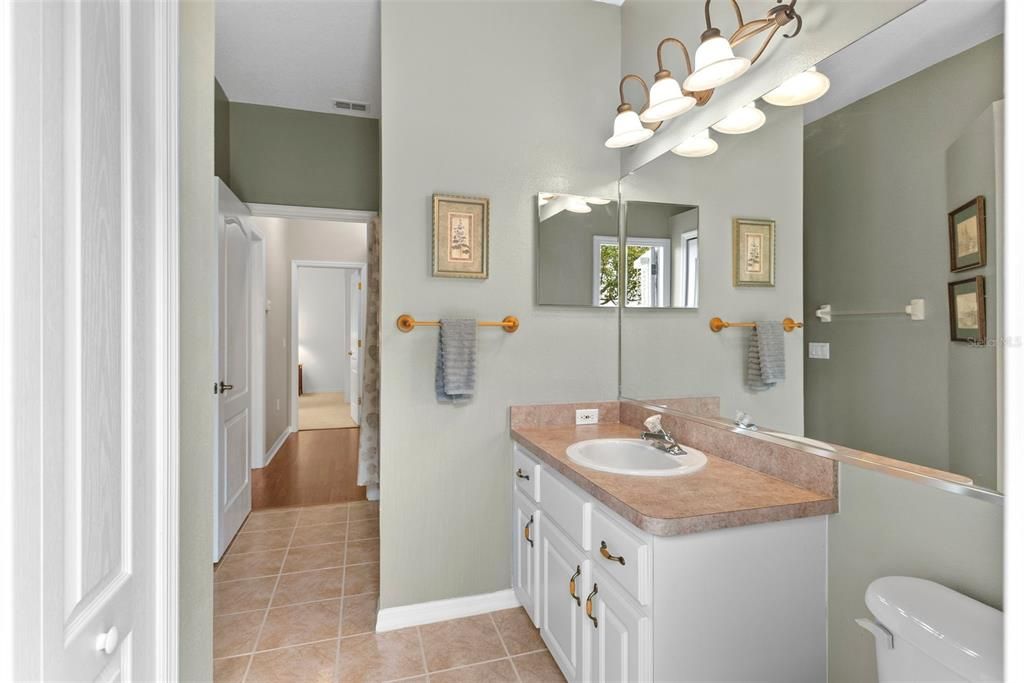 На продажу: $399,900 (3 спален, 2 ванн, 1951 Квадратных фут)