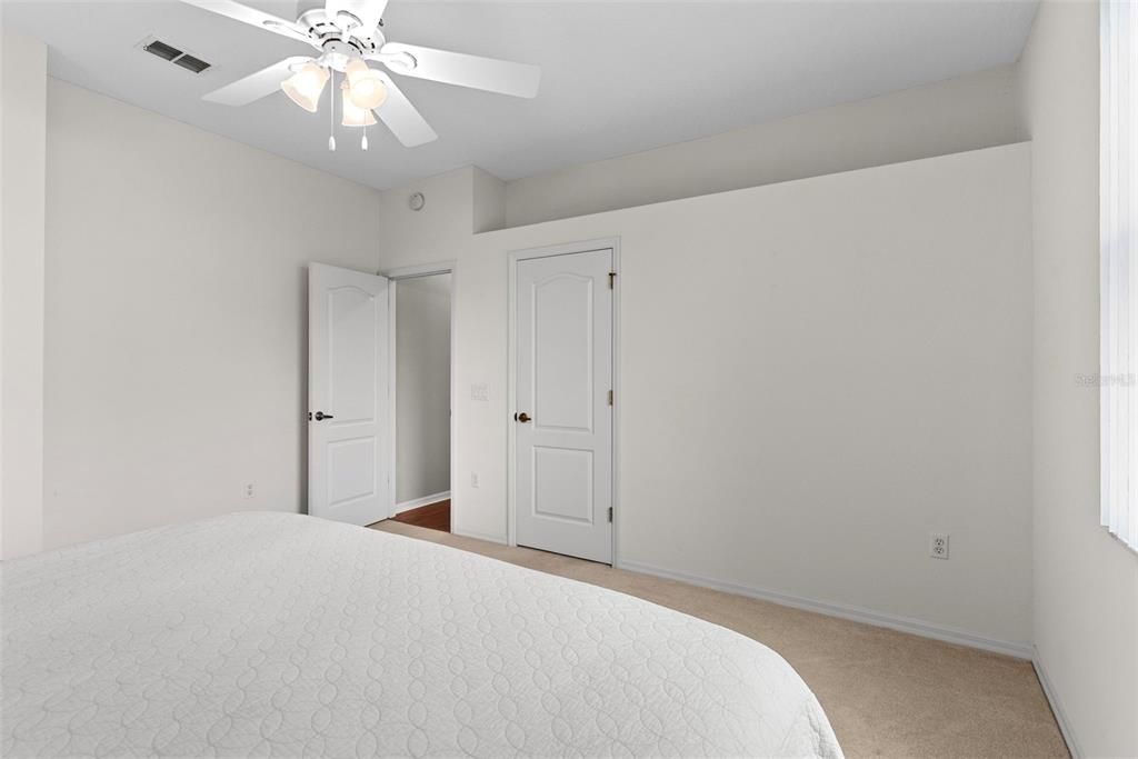 На продажу: $399,900 (3 спален, 2 ванн, 1951 Квадратных фут)