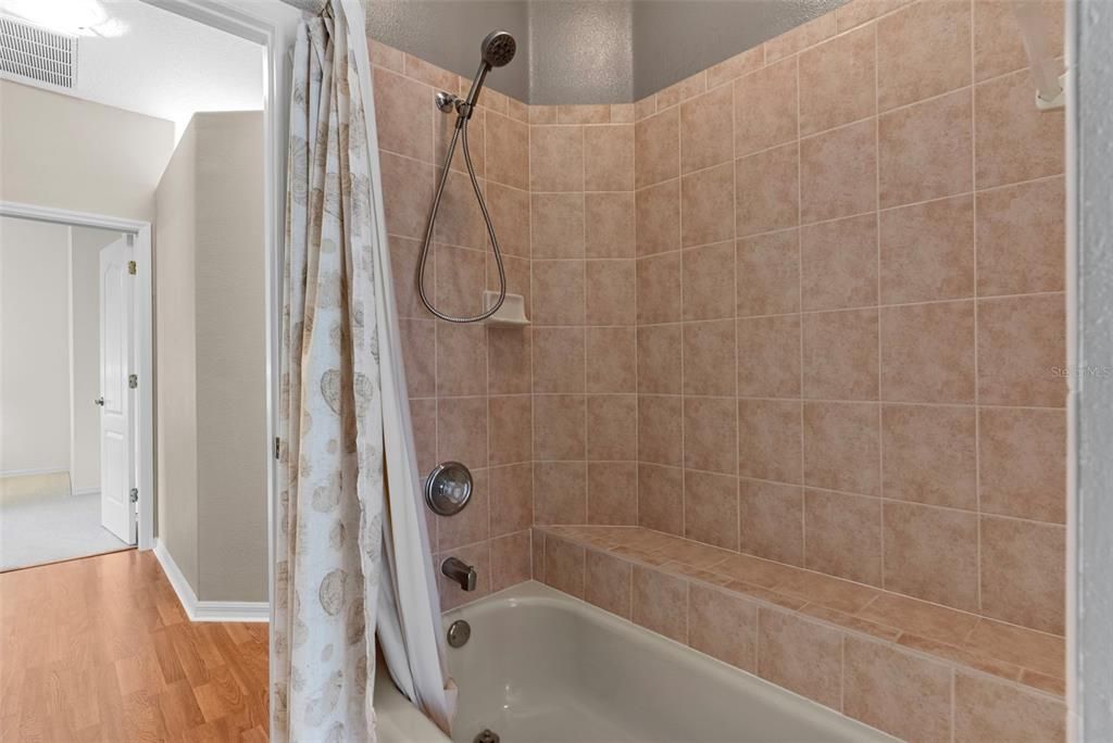 На продажу: $399,900 (3 спален, 2 ванн, 1951 Квадратных фут)